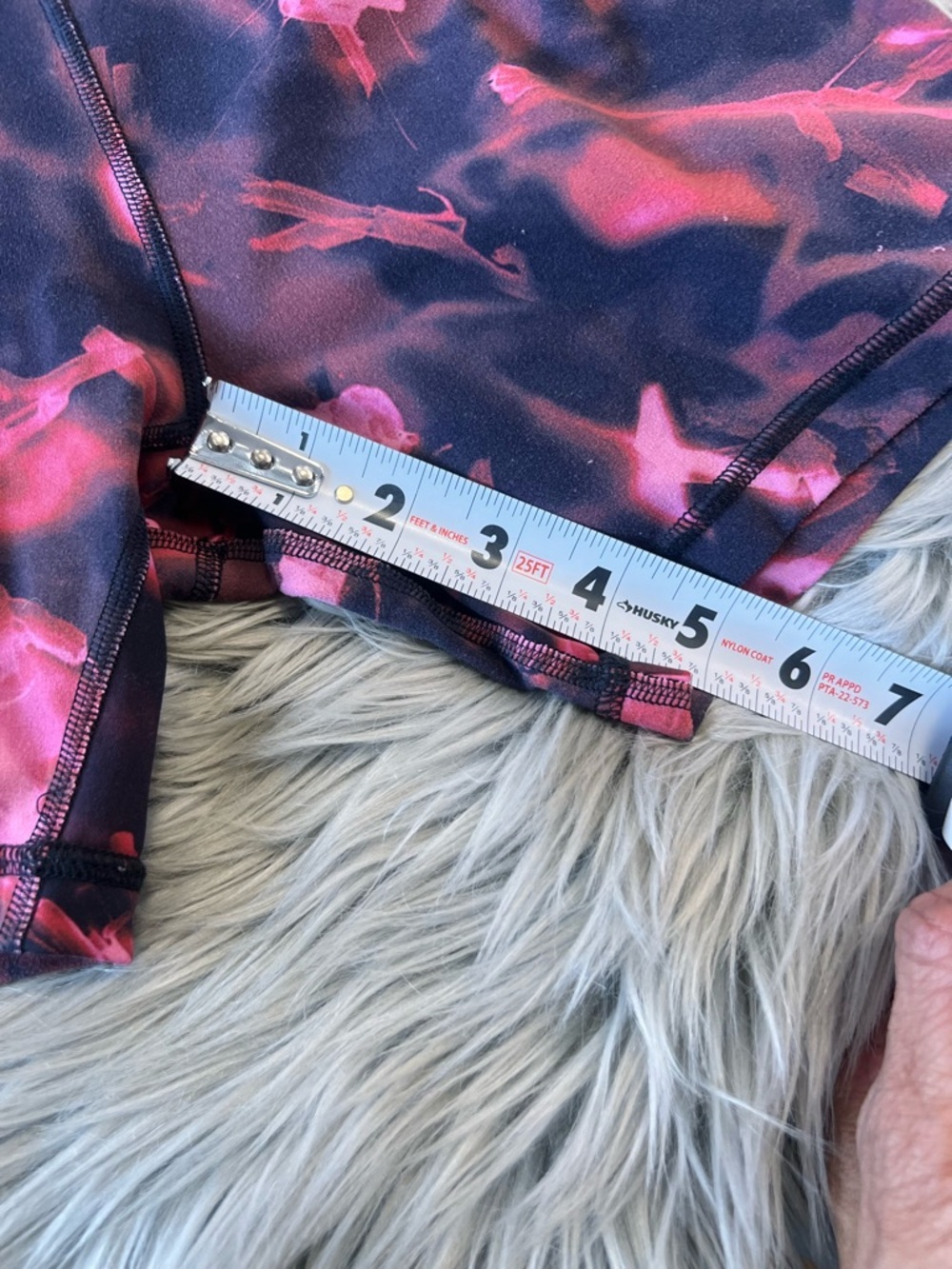 Like new lululemon HR align shorts - Picture 4 of 5